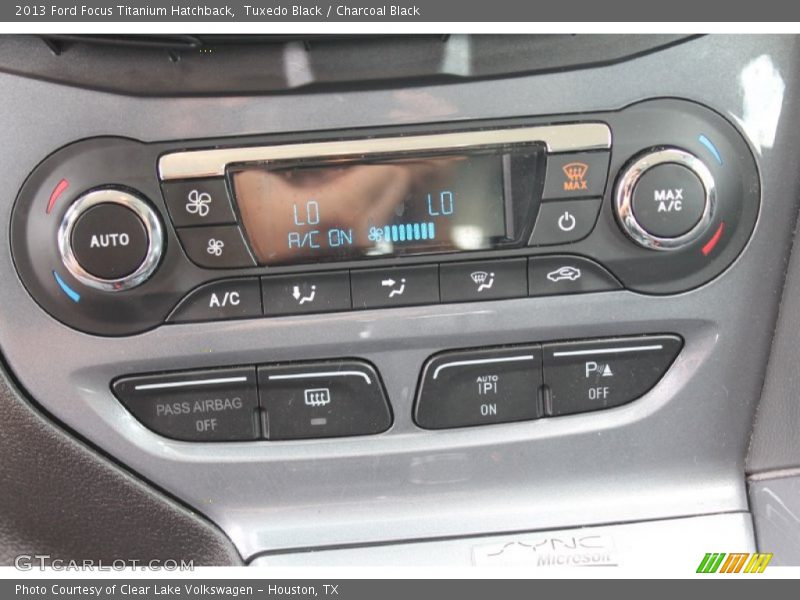 Tuxedo Black / Charcoal Black 2013 Ford Focus Titanium Hatchback