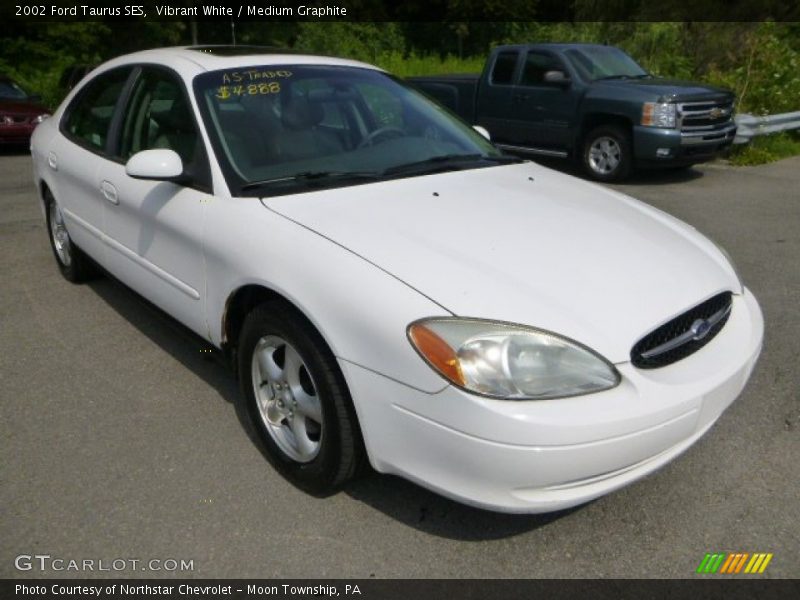 Vibrant White / Medium Graphite 2002 Ford Taurus SES