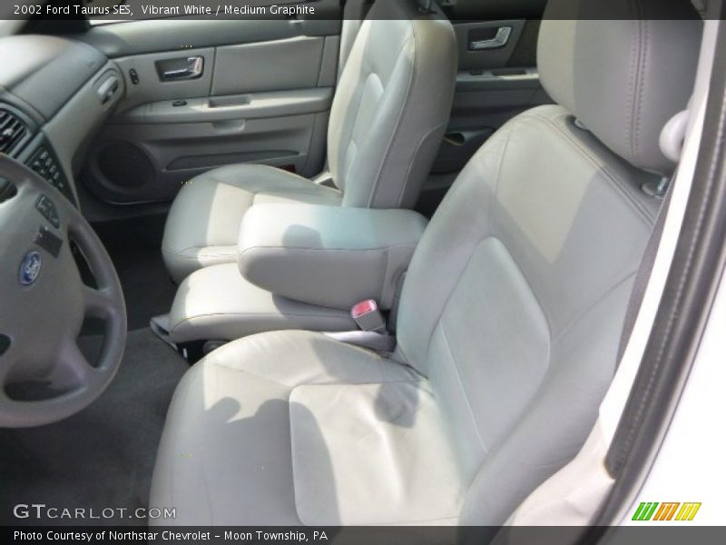 Vibrant White / Medium Graphite 2002 Ford Taurus SES