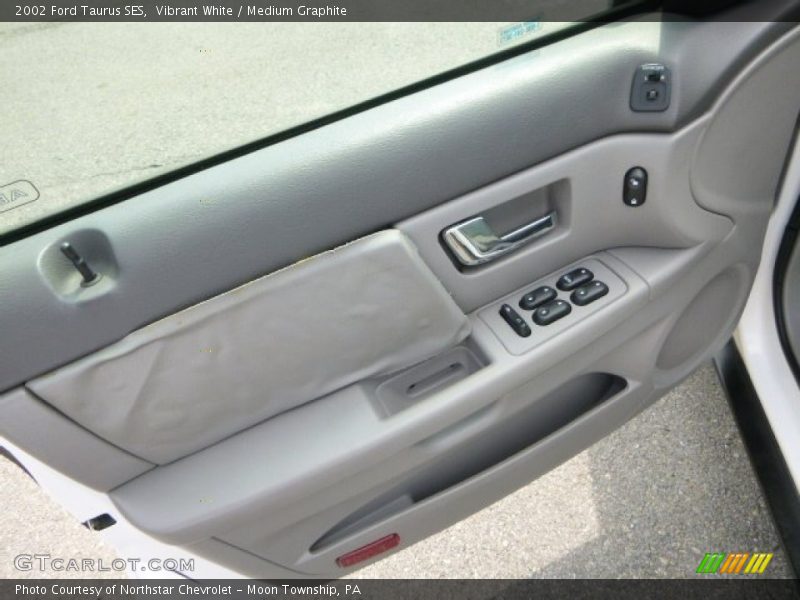 Vibrant White / Medium Graphite 2002 Ford Taurus SES