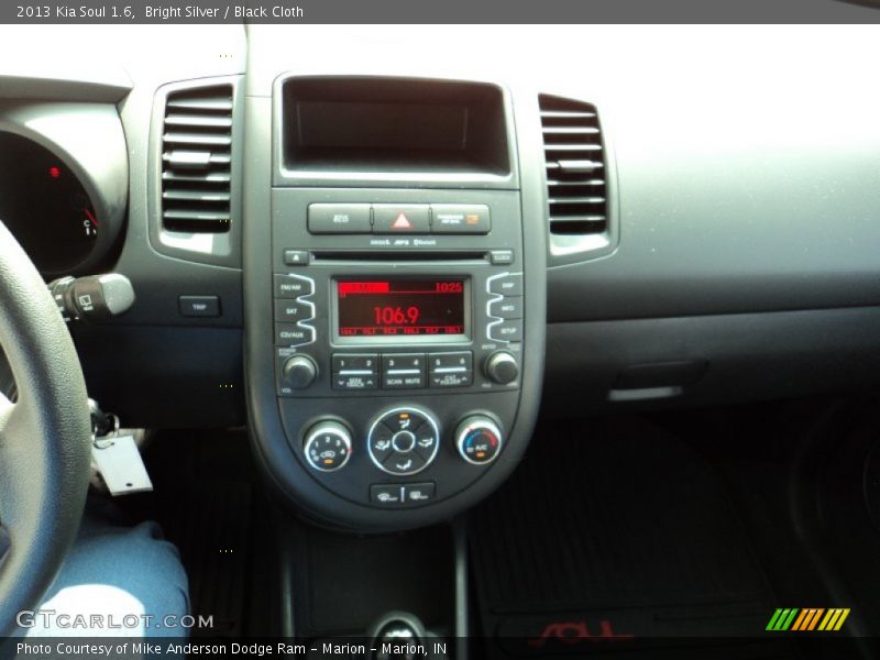 Bright Silver / Black Cloth 2013 Kia Soul 1.6