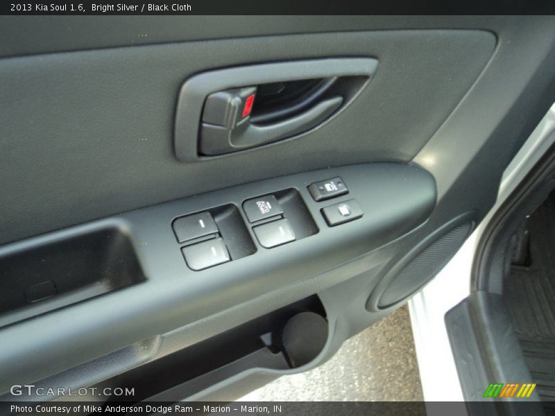 Bright Silver / Black Cloth 2013 Kia Soul 1.6