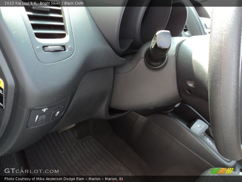 Bright Silver / Black Cloth 2013 Kia Soul 1.6