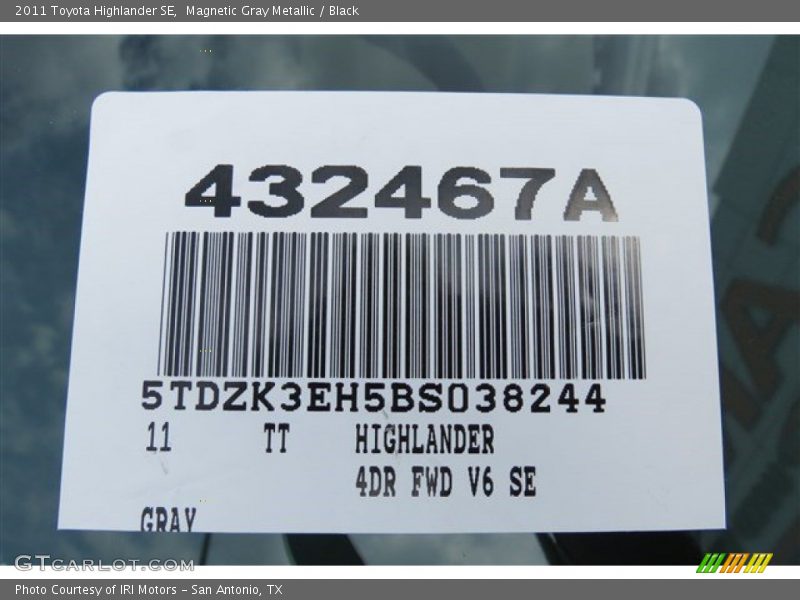 Magnetic Gray Metallic / Black 2011 Toyota Highlander SE