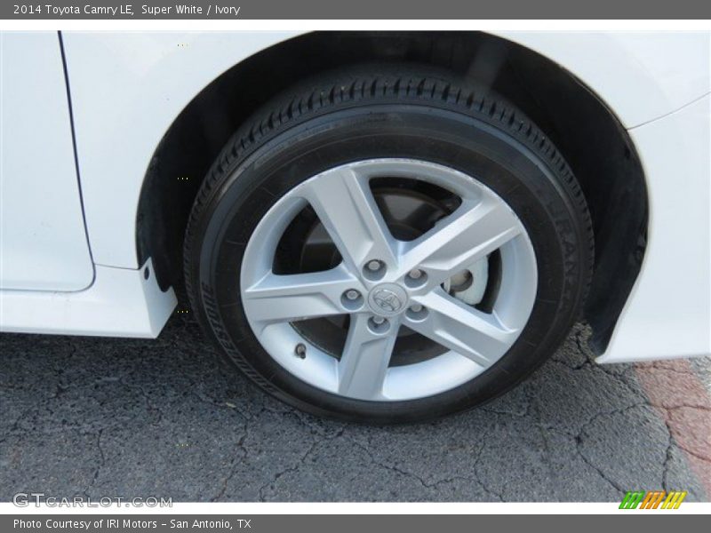Super White / Ivory 2014 Toyota Camry LE