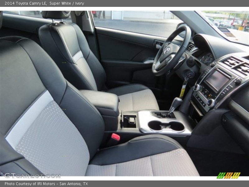Super White / Ivory 2014 Toyota Camry LE