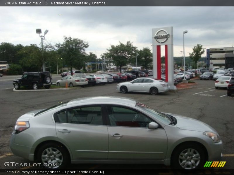 Radiant Silver Metallic / Charcoal 2009 Nissan Altima 2.5 S