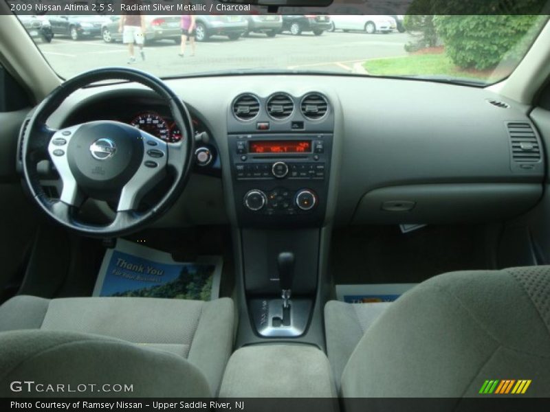 Radiant Silver Metallic / Charcoal 2009 Nissan Altima 2.5 S