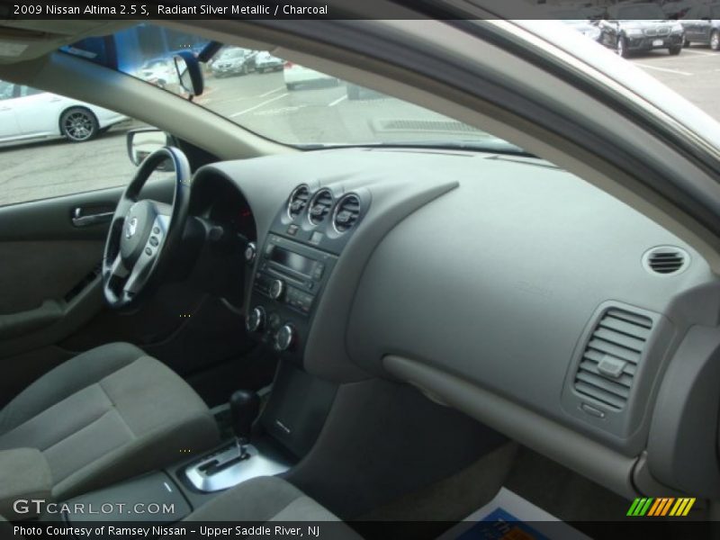 Radiant Silver Metallic / Charcoal 2009 Nissan Altima 2.5 S