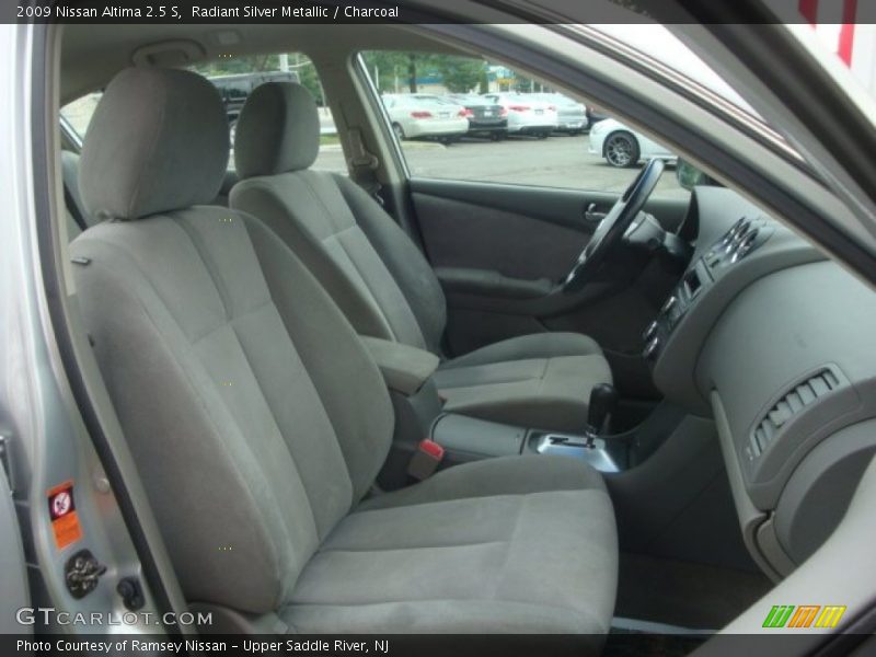 Radiant Silver Metallic / Charcoal 2009 Nissan Altima 2.5 S