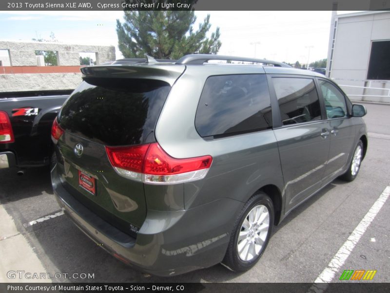 Cypress Green Pearl / Light Gray 2013 Toyota Sienna XLE AWD