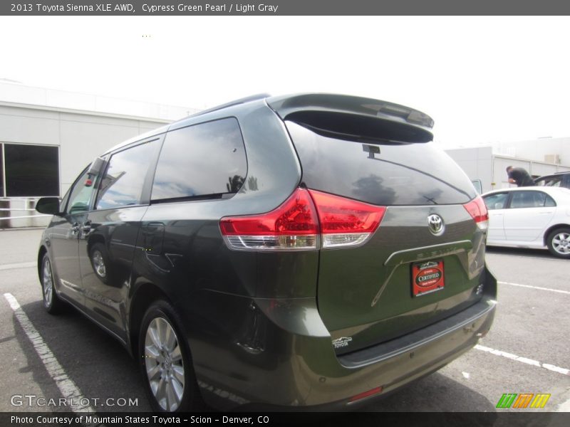Cypress Green Pearl / Light Gray 2013 Toyota Sienna XLE AWD