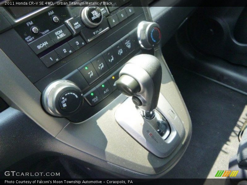 Urban Titanium Metallic / Black 2011 Honda CR-V SE 4WD