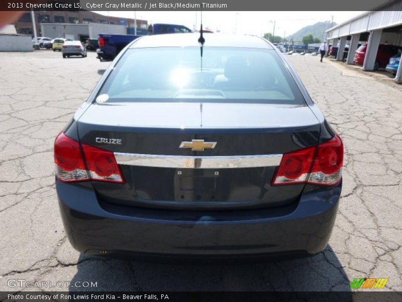 Cyber Gray Metallic / Jet Black/Medium Titanium 2013 Chevrolet Cruze LS