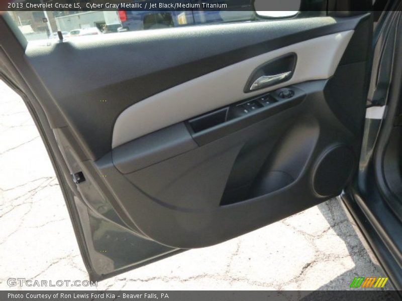 Cyber Gray Metallic / Jet Black/Medium Titanium 2013 Chevrolet Cruze LS