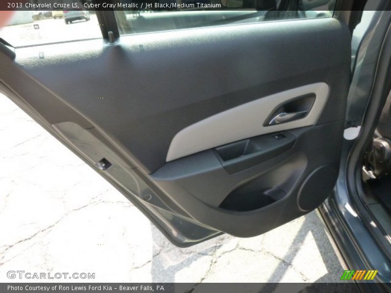Cyber Gray Metallic / Jet Black/Medium Titanium 2013 Chevrolet Cruze LS