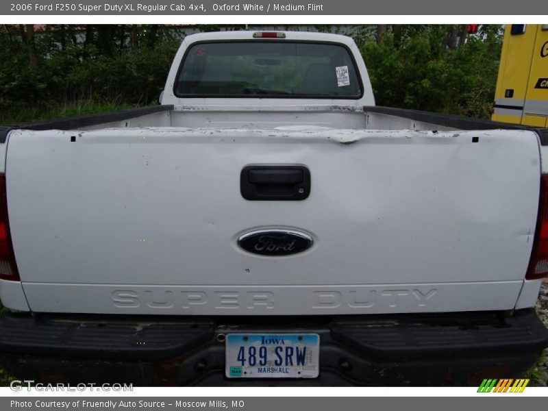 Oxford White / Medium Flint 2006 Ford F250 Super Duty XL Regular Cab 4x4
