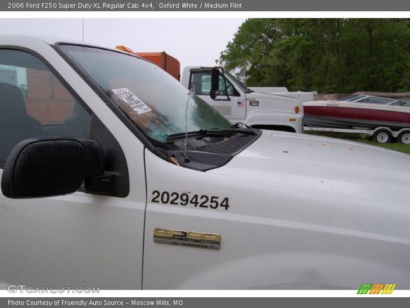 Oxford White / Medium Flint 2006 Ford F250 Super Duty XL Regular Cab 4x4