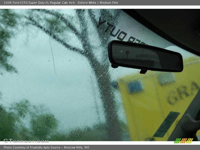 Oxford White / Medium Flint 2006 Ford F250 Super Duty XL Regular Cab 4x4