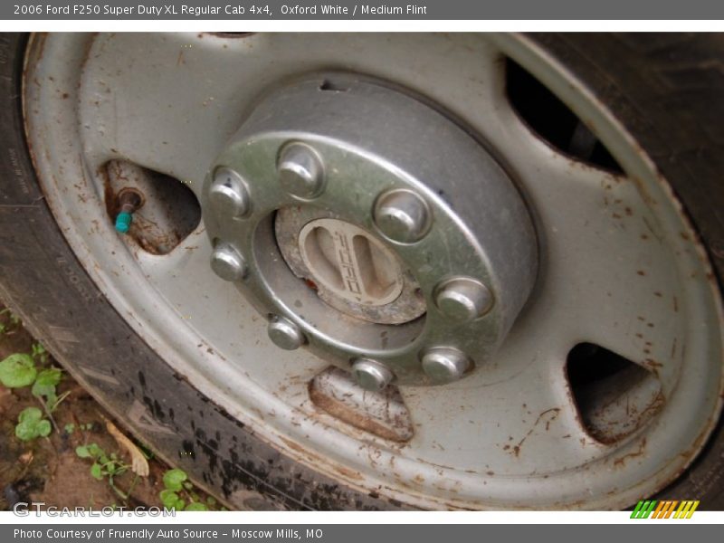 Oxford White / Medium Flint 2006 Ford F250 Super Duty XL Regular Cab 4x4