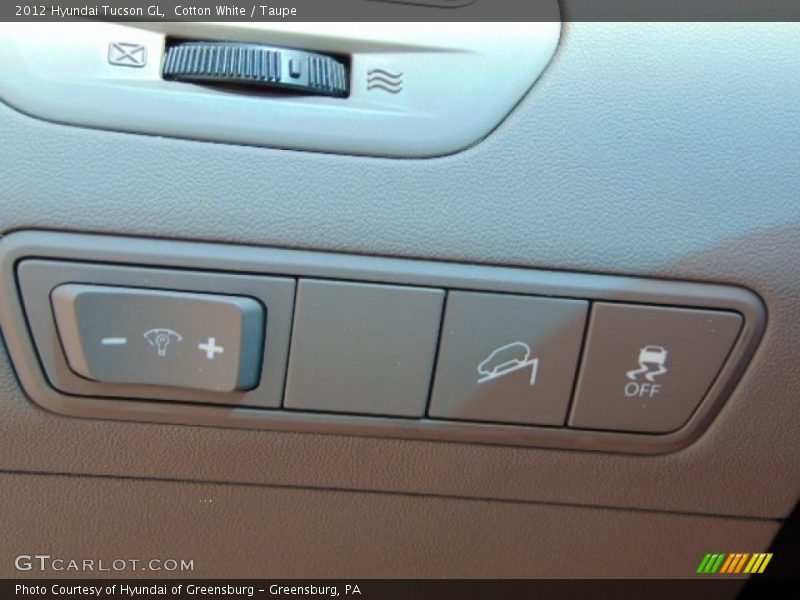 Cotton White / Taupe 2012 Hyundai Tucson GL