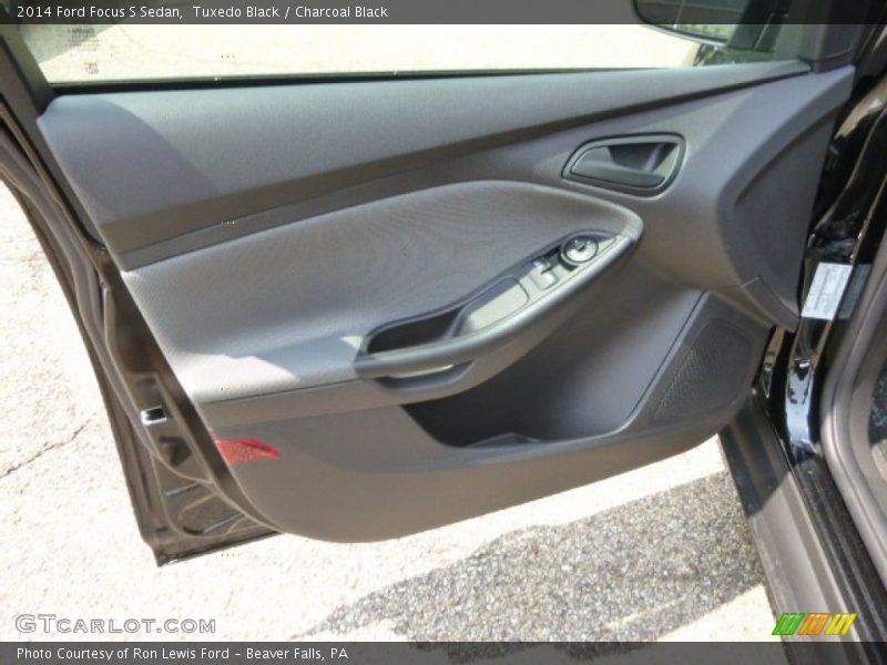 Tuxedo Black / Charcoal Black 2014 Ford Focus S Sedan