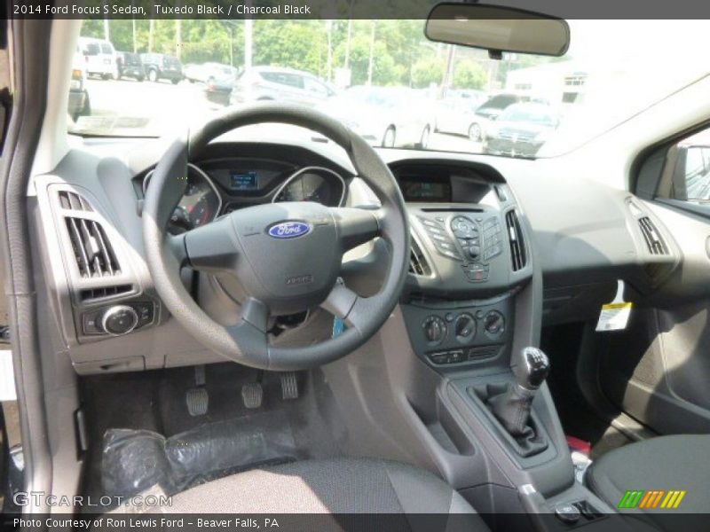 Tuxedo Black / Charcoal Black 2014 Ford Focus S Sedan
