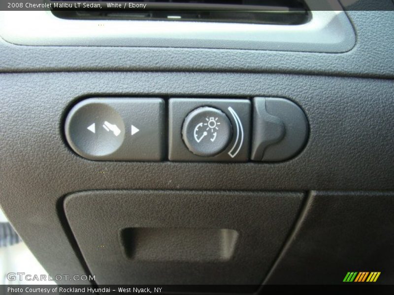 White / Ebony 2008 Chevrolet Malibu LT Sedan