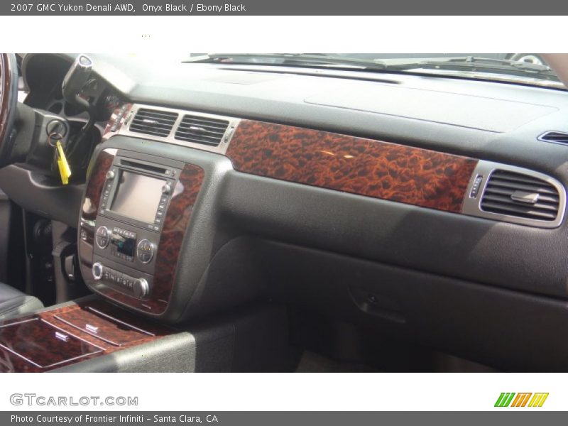 Onyx Black / Ebony Black 2007 GMC Yukon Denali AWD