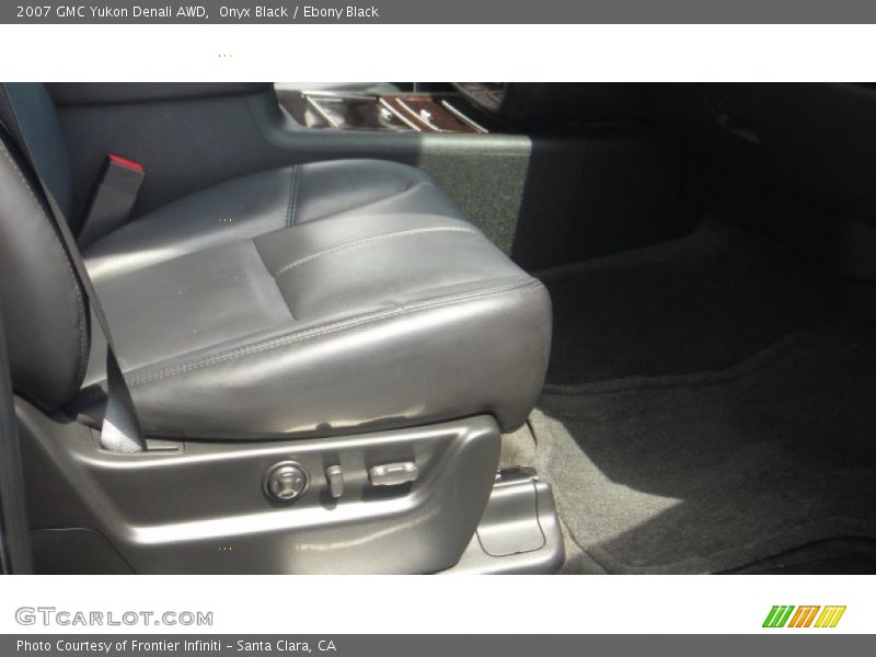 Onyx Black / Ebony Black 2007 GMC Yukon Denali AWD