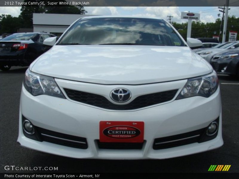 Super White / Black/Ash 2012 Toyota Camry SE