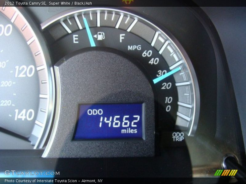 Super White / Black/Ash 2012 Toyota Camry SE