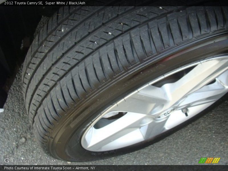 Super White / Black/Ash 2012 Toyota Camry SE
