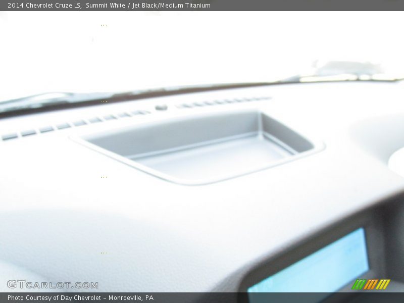 Summit White / Jet Black/Medium Titanium 2014 Chevrolet Cruze LS