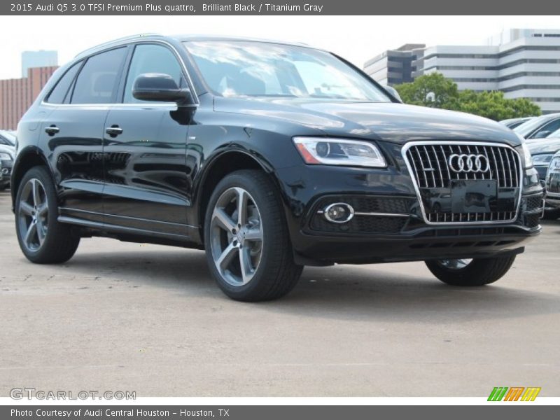 Front 3/4 View of 2015 Q5 3.0 TFSI Premium Plus quattro