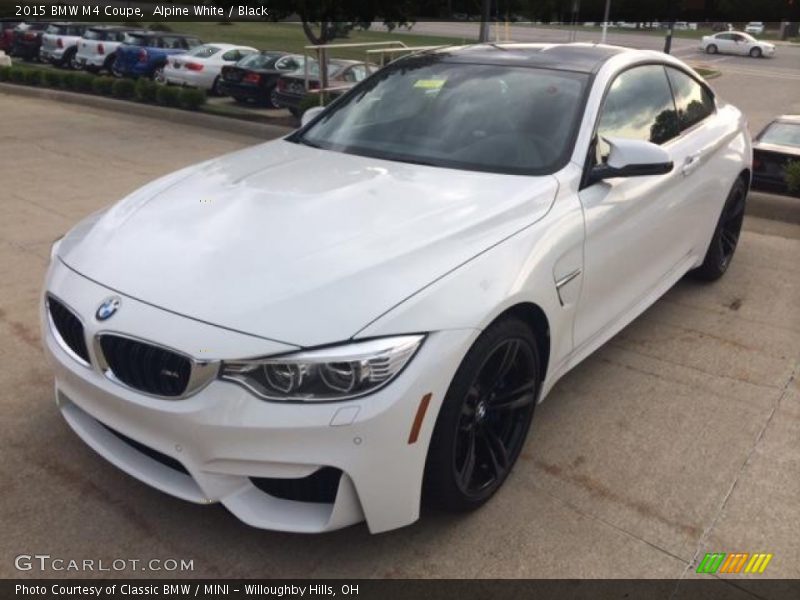 Front 3/4 View of 2015 M4 Coupe