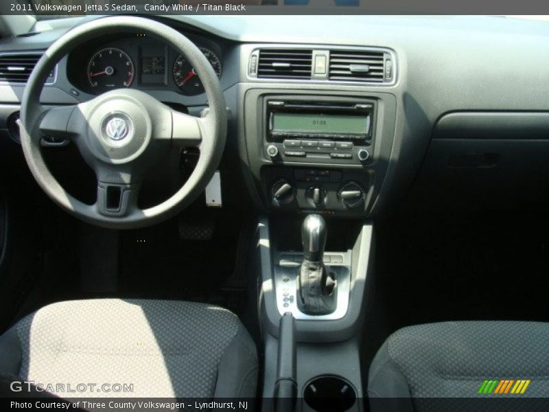 Candy White / Titan Black 2011 Volkswagen Jetta S Sedan