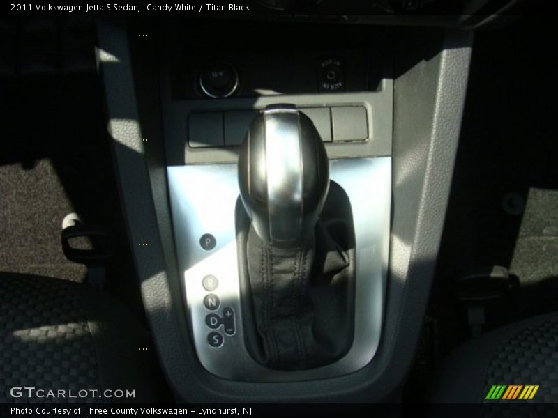 Candy White / Titan Black 2011 Volkswagen Jetta S Sedan