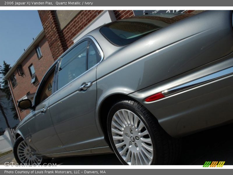 Quartz Metallic / Ivory 2006 Jaguar XJ Vanden Plas