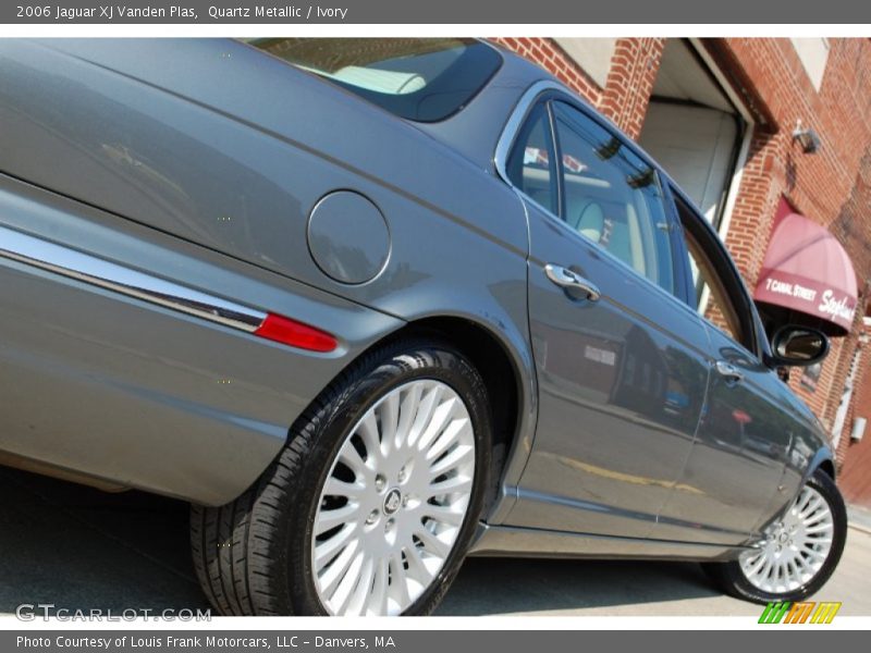 Quartz Metallic / Ivory 2006 Jaguar XJ Vanden Plas