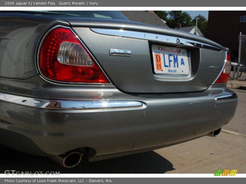 Quartz Metallic / Ivory 2006 Jaguar XJ Vanden Plas