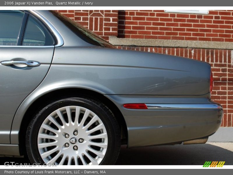 Quartz Metallic / Ivory 2006 Jaguar XJ Vanden Plas