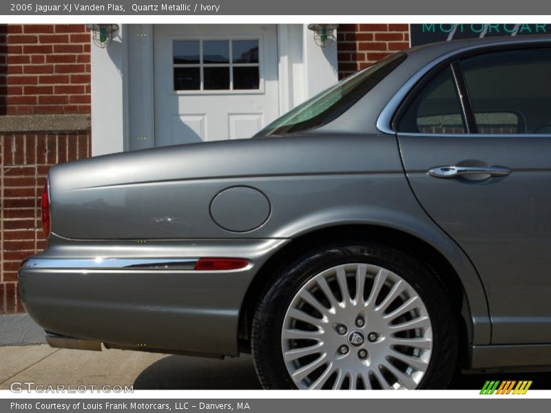 Quartz Metallic / Ivory 2006 Jaguar XJ Vanden Plas