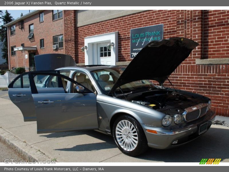 Quartz Metallic / Ivory 2006 Jaguar XJ Vanden Plas