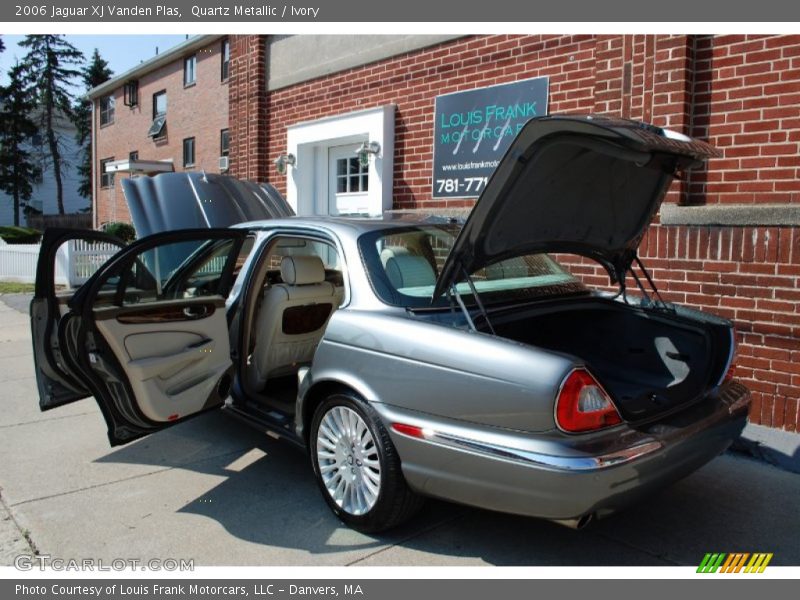 Quartz Metallic / Ivory 2006 Jaguar XJ Vanden Plas