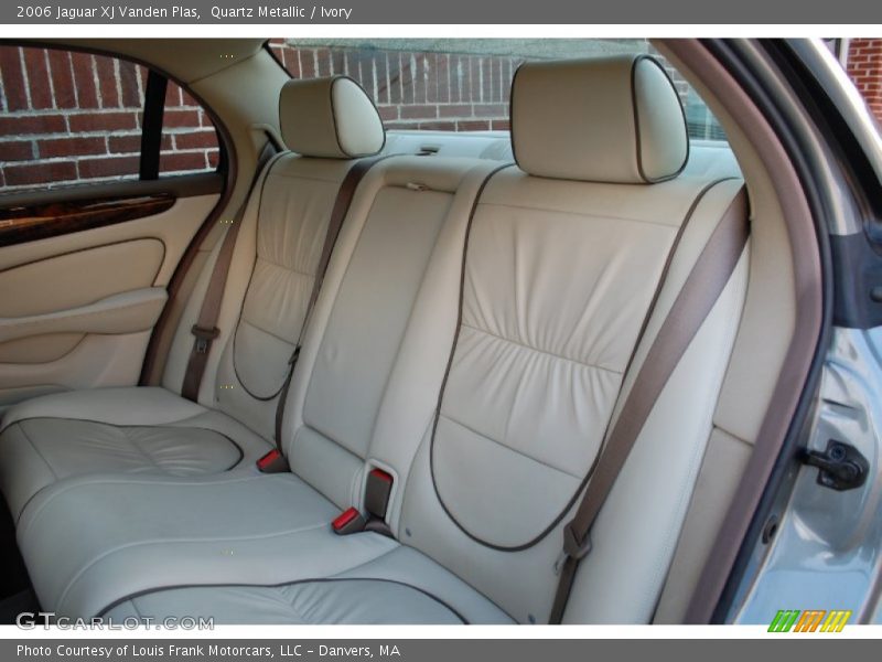 Quartz Metallic / Ivory 2006 Jaguar XJ Vanden Plas