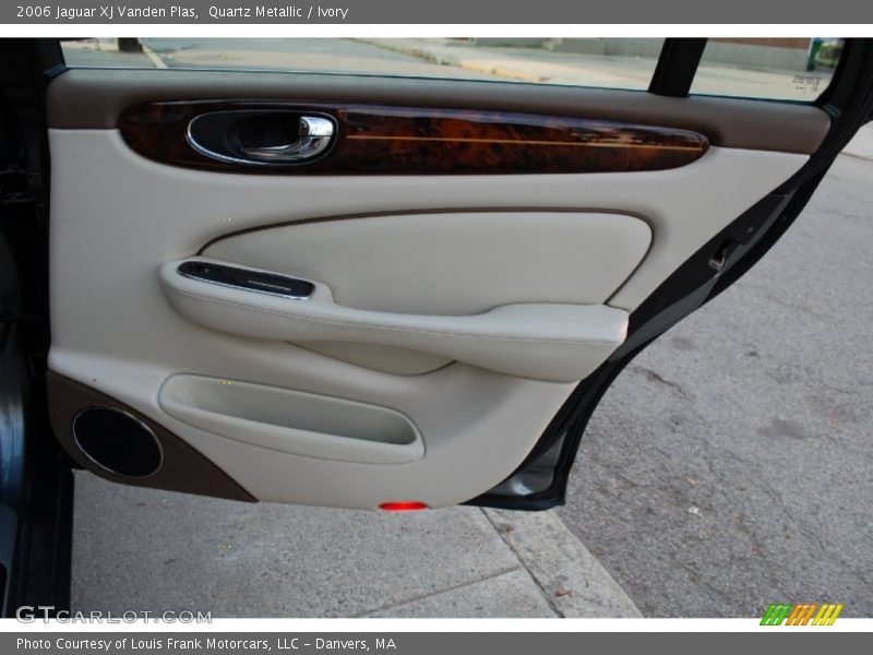 Quartz Metallic / Ivory 2006 Jaguar XJ Vanden Plas