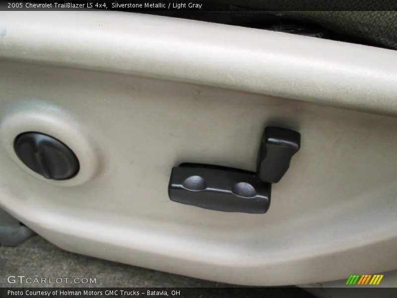 Silverstone Metallic / Light Gray 2005 Chevrolet TrailBlazer LS 4x4