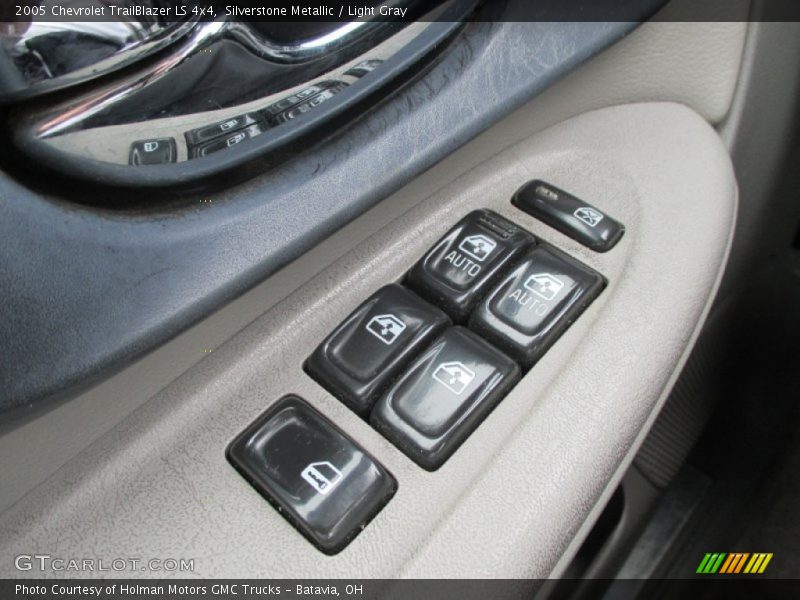 Silverstone Metallic / Light Gray 2005 Chevrolet TrailBlazer LS 4x4