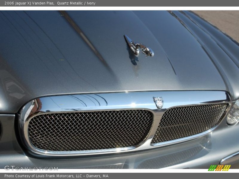 Quartz Metallic / Ivory 2006 Jaguar XJ Vanden Plas